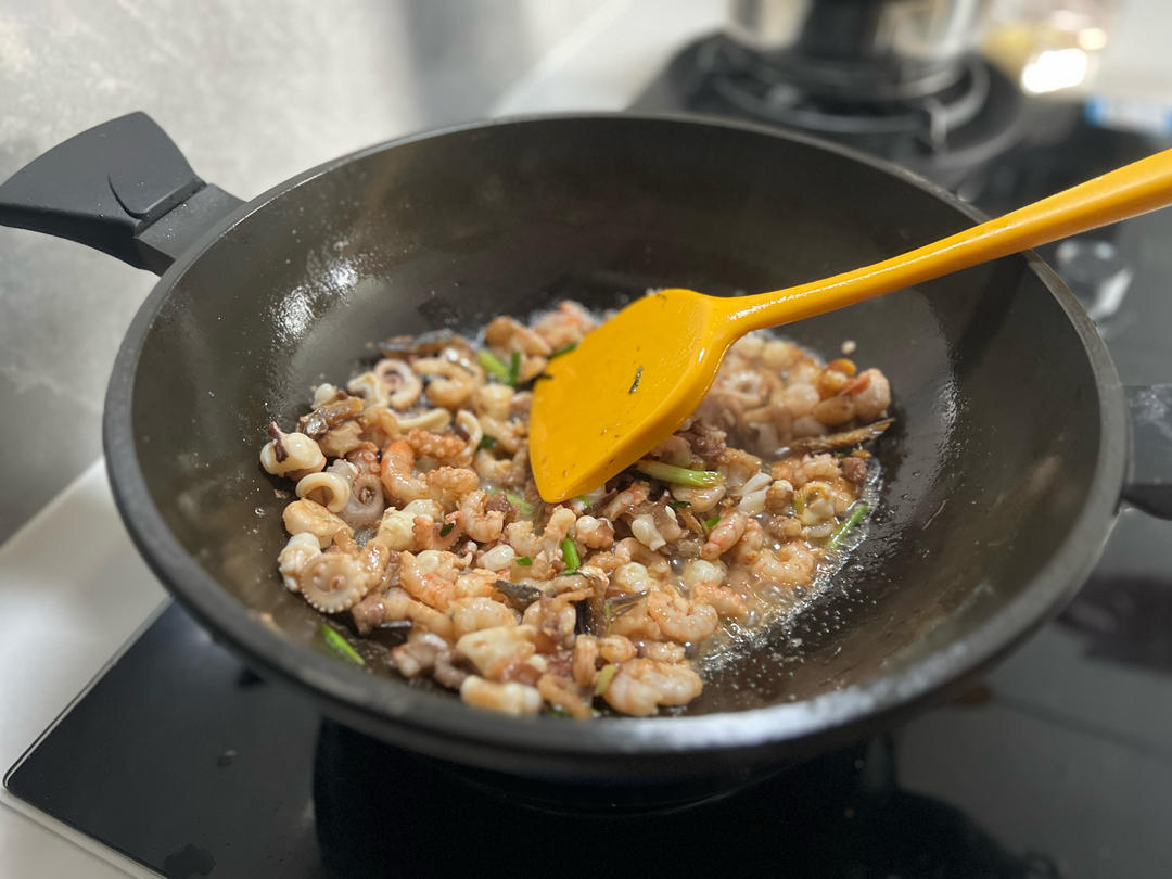 探索平潭美食：海鲜炒米粉