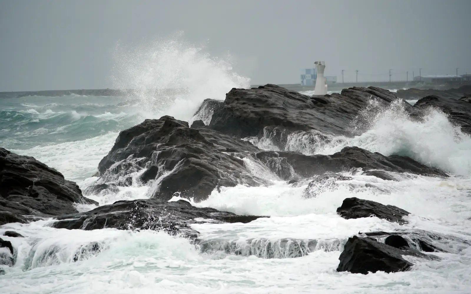 Schools, ferry routes suspended as Typhoon Saudel lashes east China | FMT